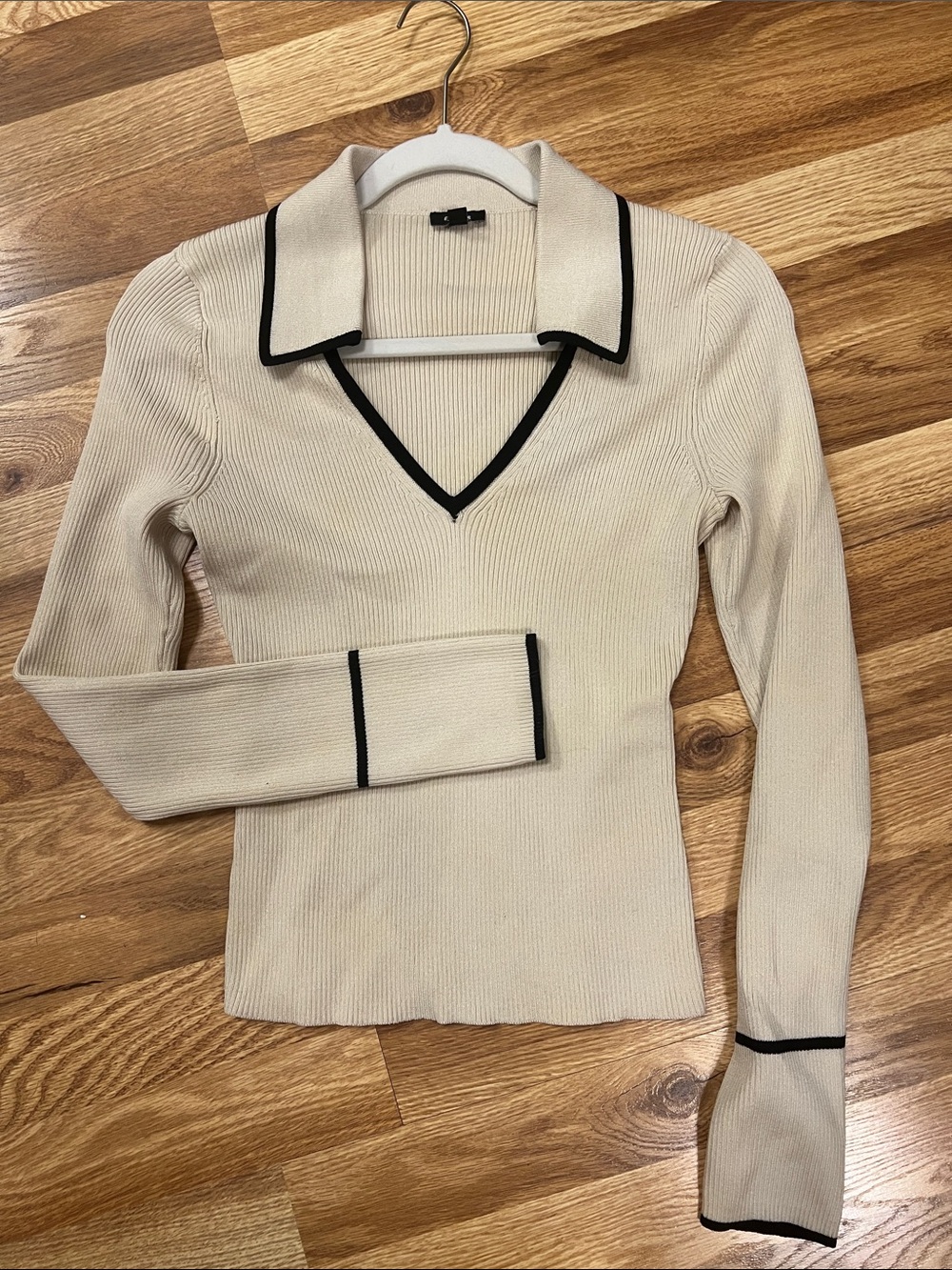 Express Cream Ribbed Long-Sleeve V-Neck Polo Sweater with Black Tipped Trim